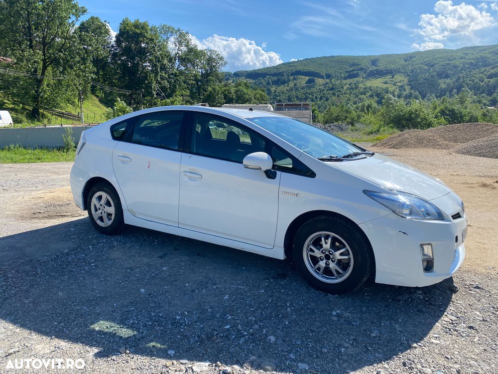 Toyota Prius (Hybrid) Luna - 10