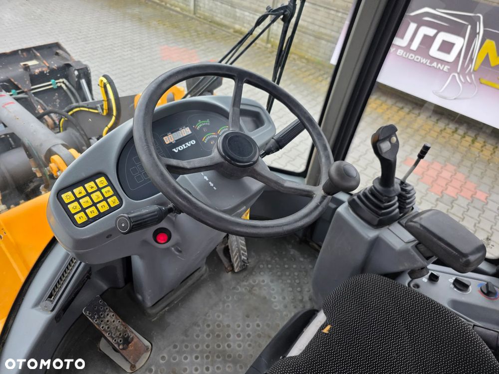 Volvo L30B-ZX, 2013 ROK, ŁYŻKA OTWIERANA + WIDŁY - 26