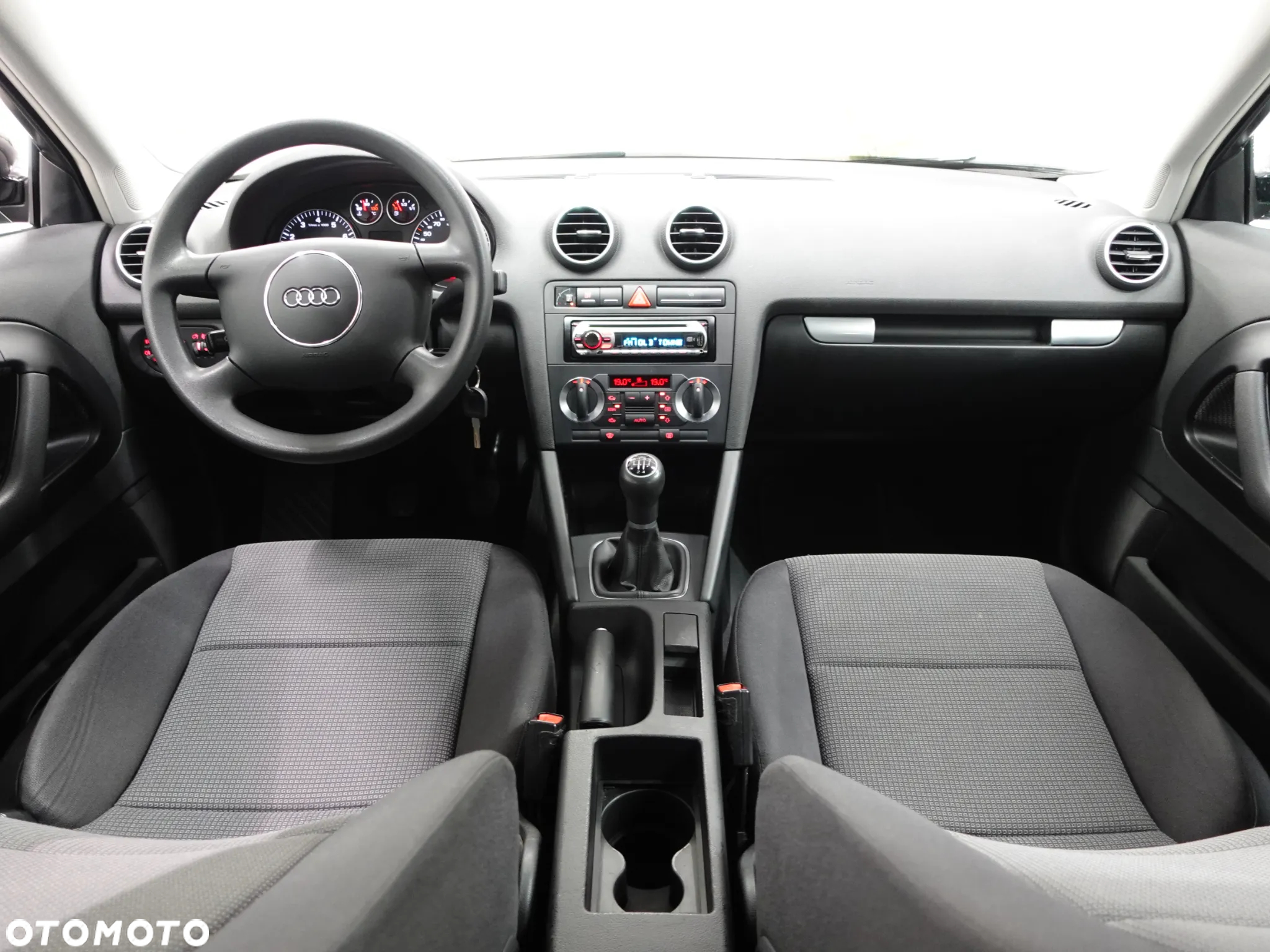 Audi A3 1.6 Ambiente - 29