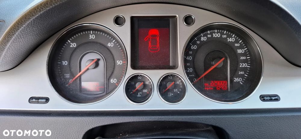 Volkswagen Passat 2.0 TDI DPF Comfortline - 14