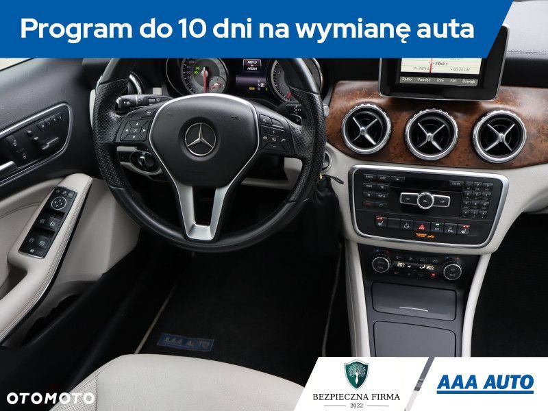 Mercedes-Benz GLA - 8