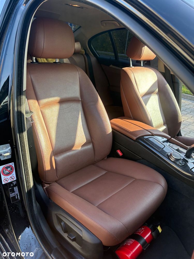 BMW Seria 5 520d xDrive - 12