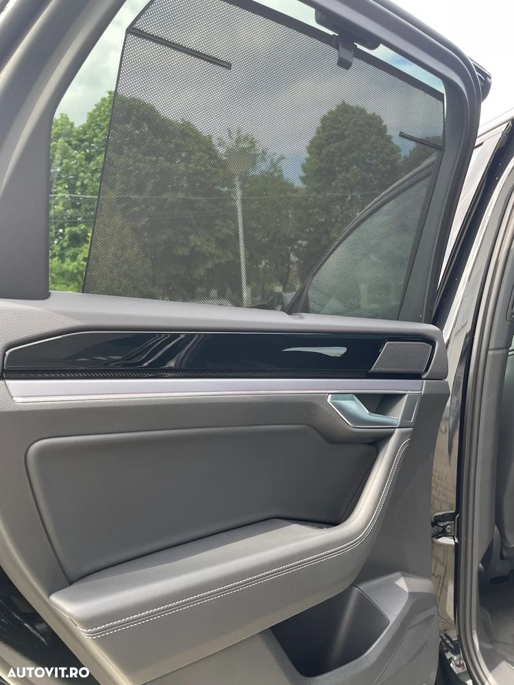 Volkswagen Touareg V6 TDI 4MOTION R-Line - 25