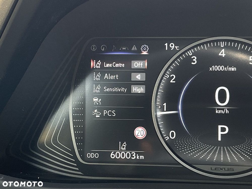 Lexus UX - 25