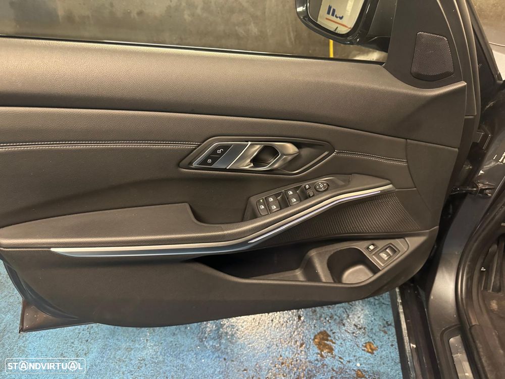 BMW 330 e Aut. Sport Line - 12