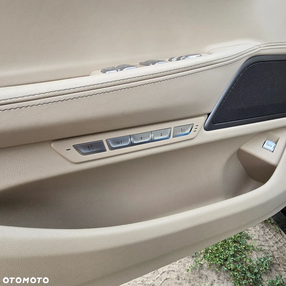 BMW Seria 7 750Li Edition Exclusive - 21