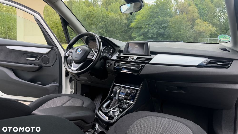 BMW Seria 2 218d - 16