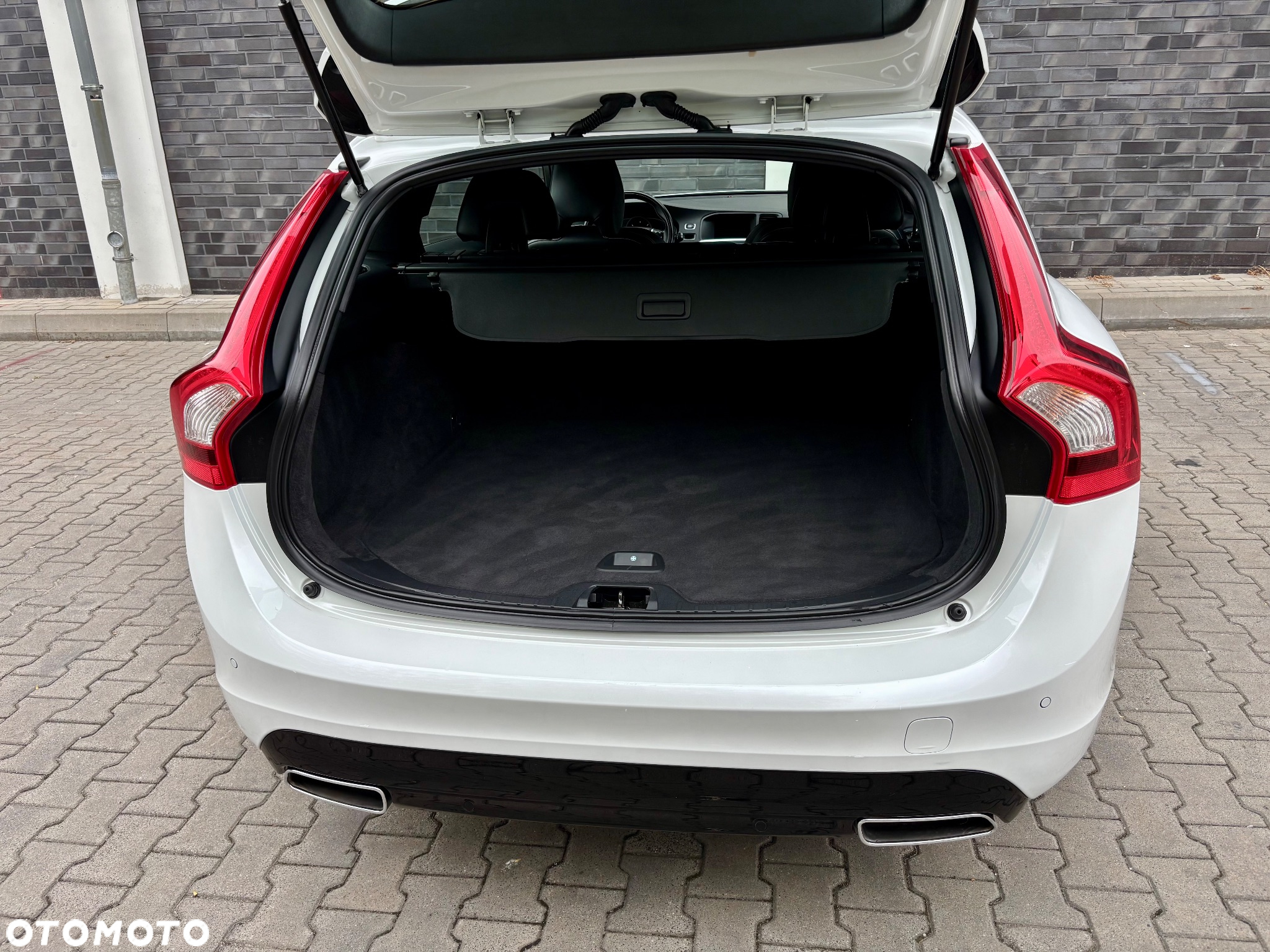 Volvo V60 D4 Drive-E R-Design Kinetic - 31