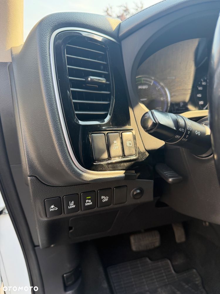 Mitsubishi Outlander - 11