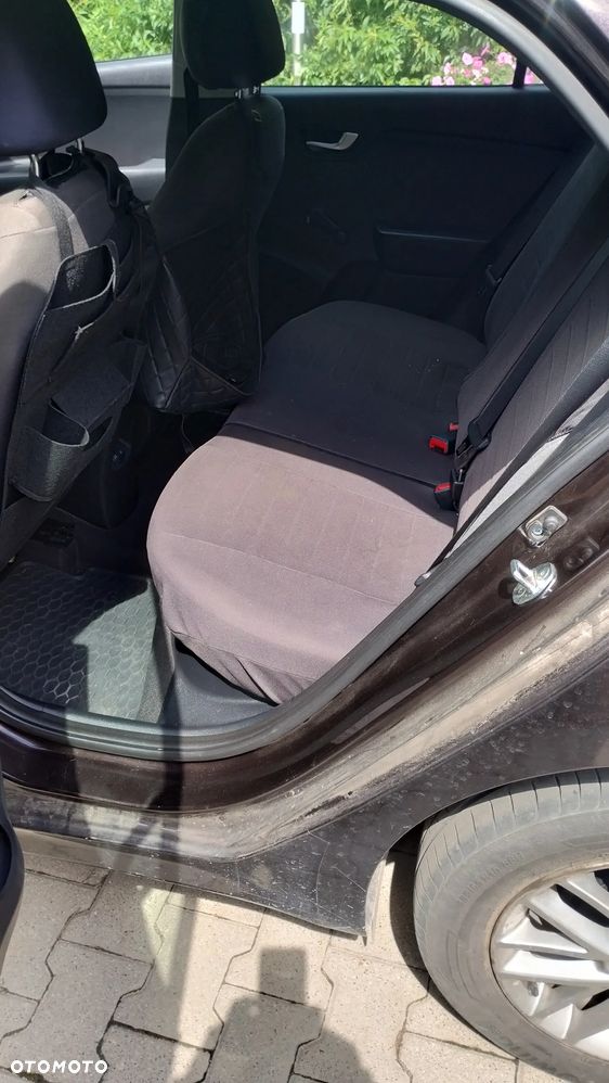 Kia Rio 1.2 L - 5