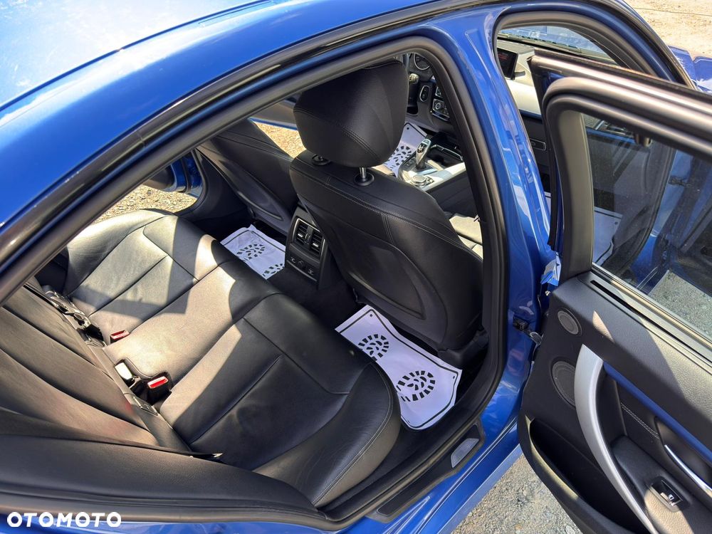 BMW Seria 3 328i xDrive Sport-Aut Sport Line - 27