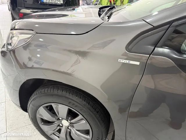 Peugeot 2008 1.2 PureTech Style - 6