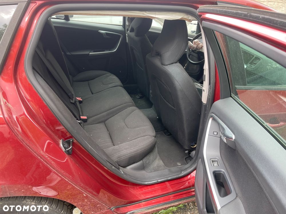 Volvo V60 D2 Momentum - 13