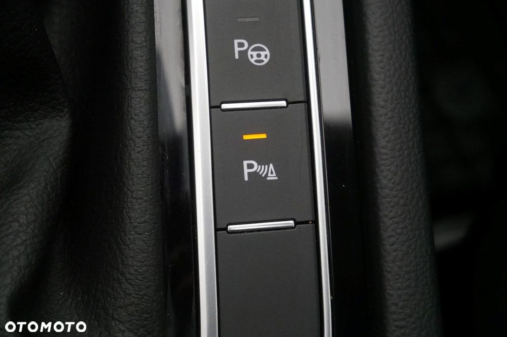 Volkswagen Passat 1.5 TSI EVO Elegance DSG - 20
