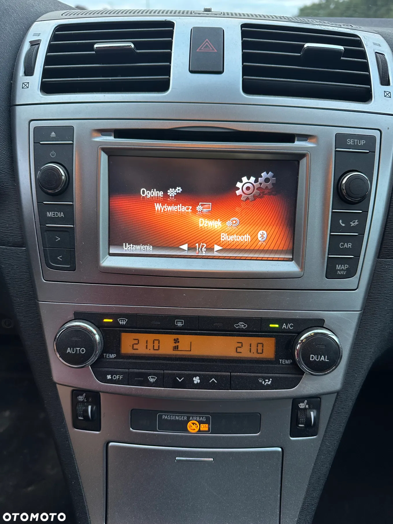 Toyota Avensis Combi 1.8 Executive - 12