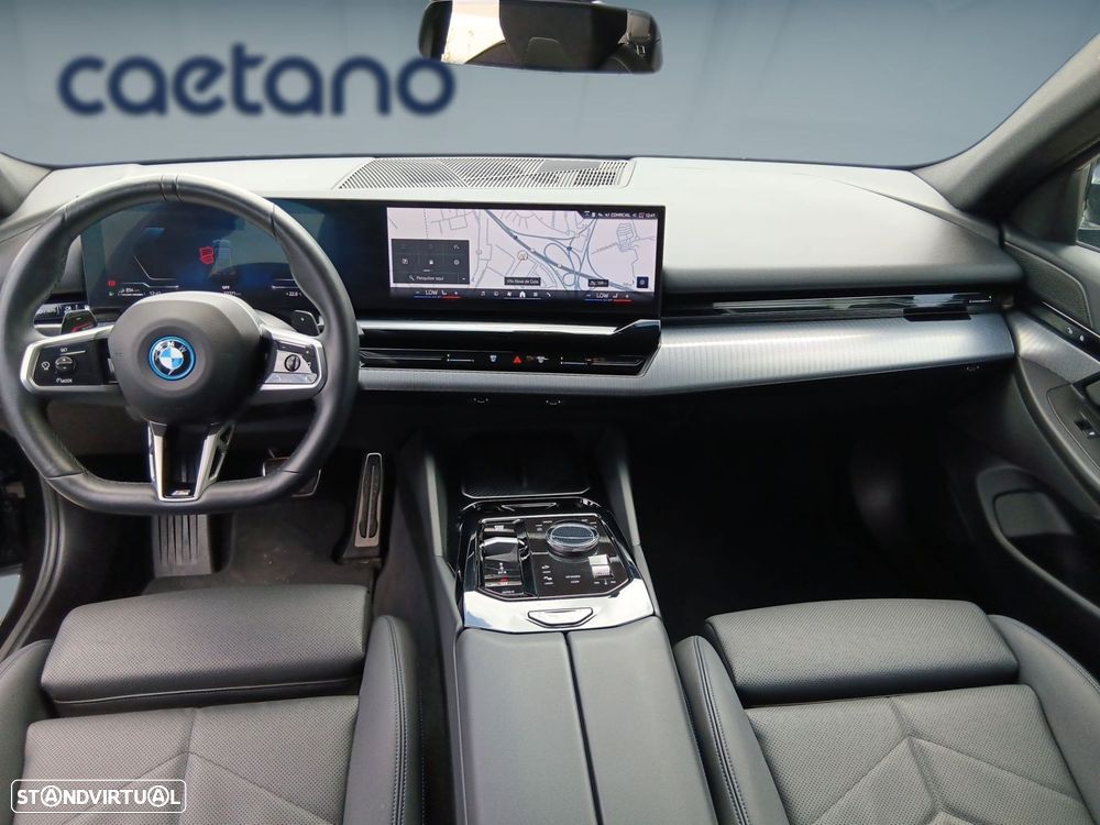 BMW 530 e Pack Desportivo M - 12