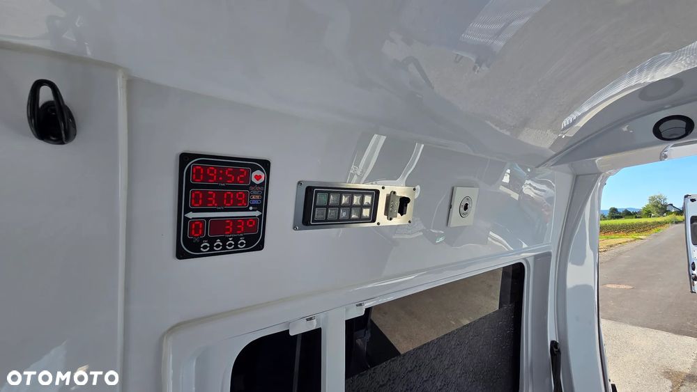Renault Master Ambulans karetka gwarancja - 17