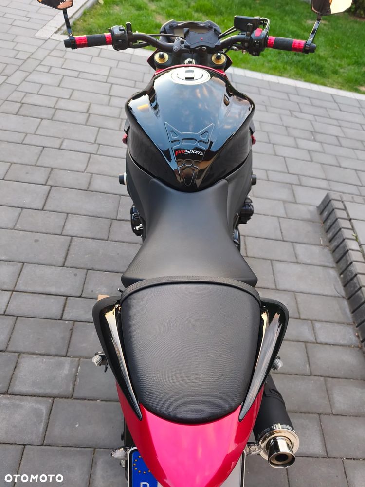 Suzuki GSX 1000 - 24