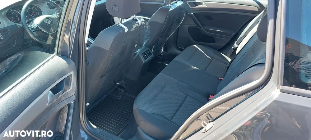 Volkswagen Golf - 6