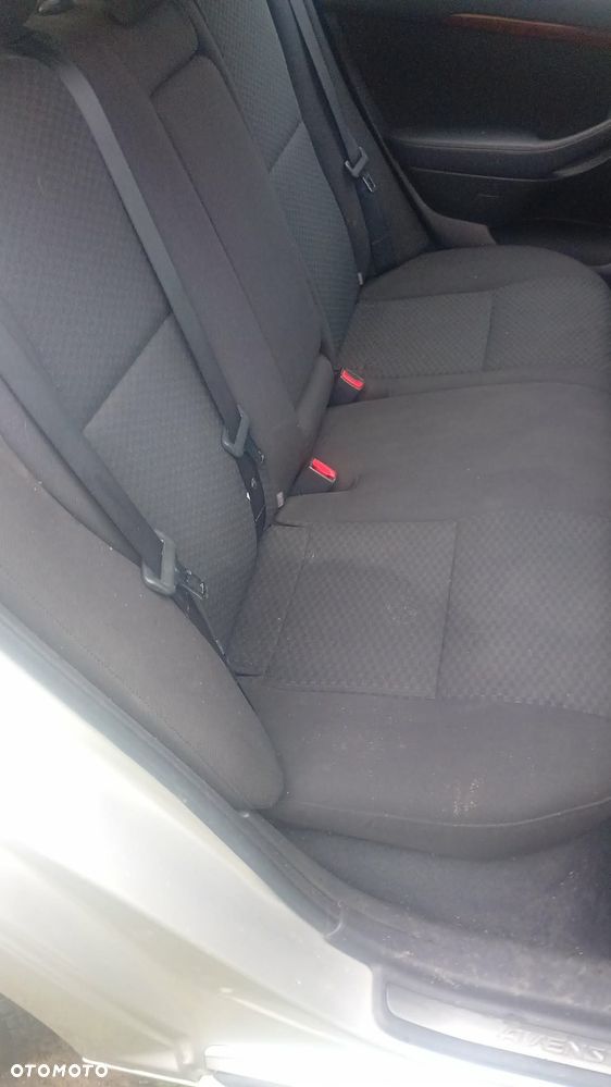Toyota Avensis 2.0 D-4D - 16