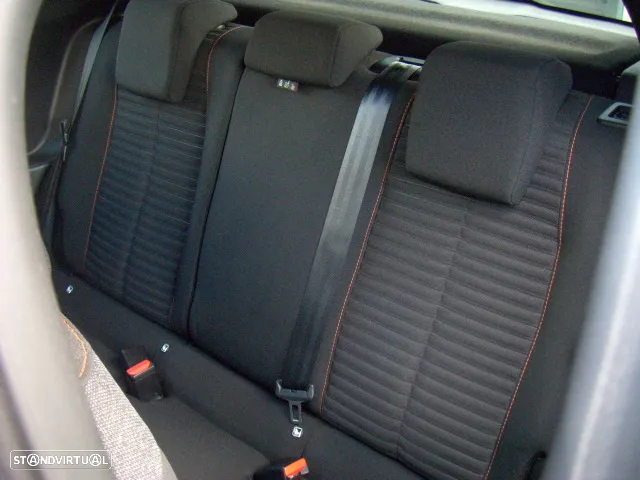 Peugeot 208 1.2 PureTech Allure - 37