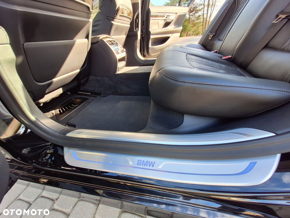 BMW Seria 7 750Li xDrive - 9