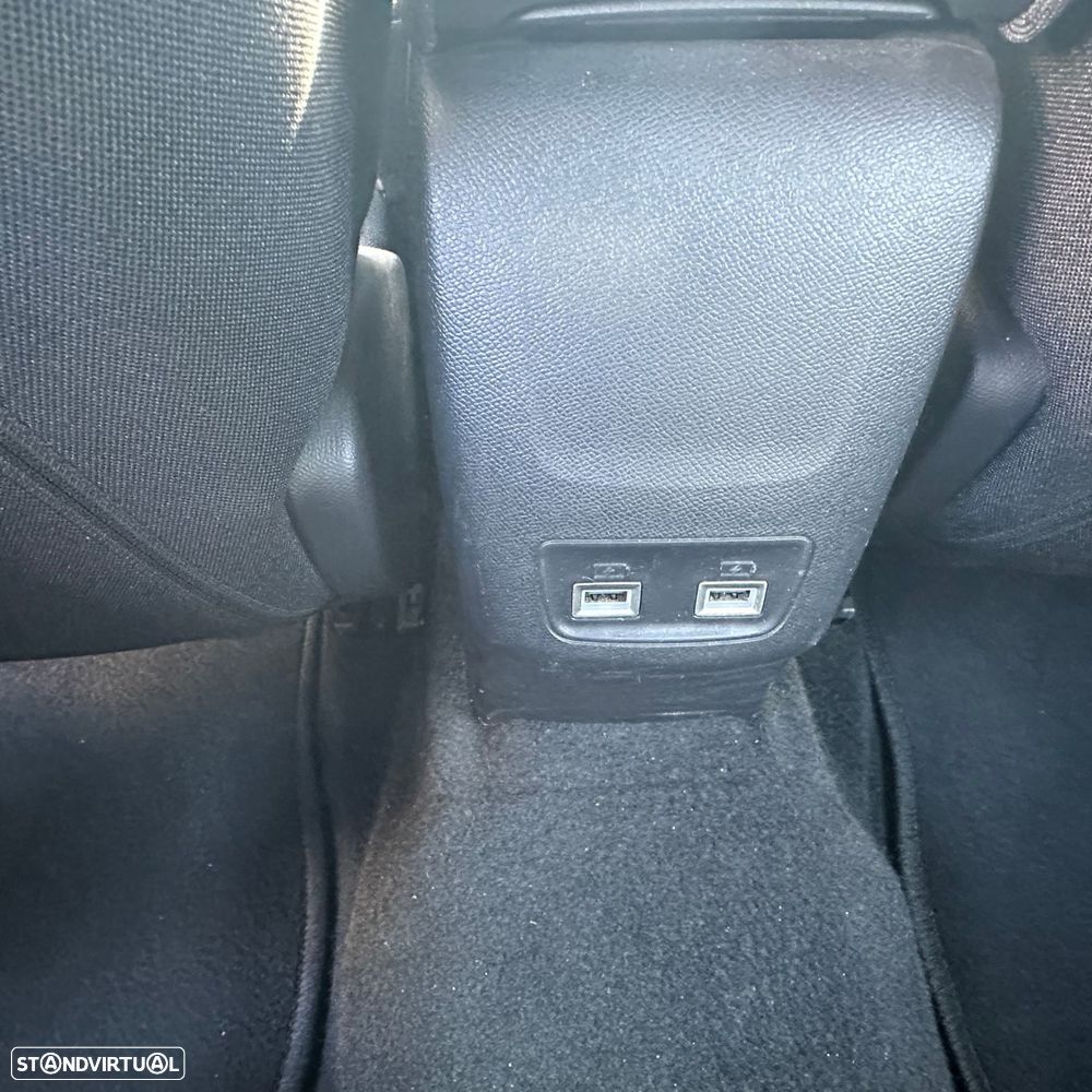 Peugeot e-2008 50 kWh Active Pack - 11