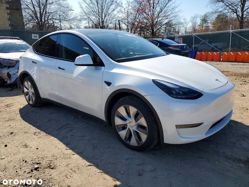 Tesla Model Y Long Range Dual Motor AWD - 3
