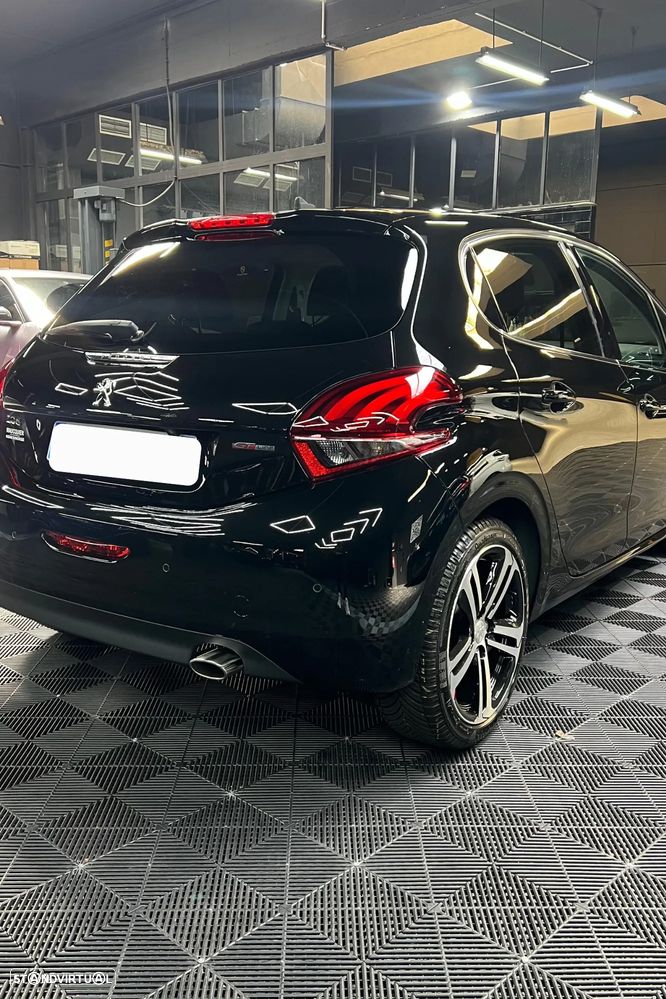 Peugeot 208 1.2 PureTech GT Line - 4