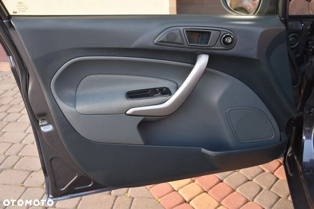 Ford Fiesta 1.25 Titanium EU5 - 29