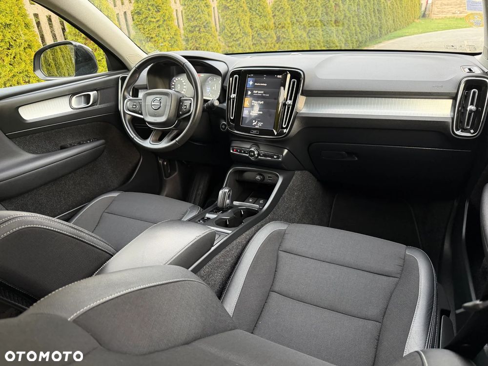Volvo XC 40 D3 AWD Momentum Pro - 24