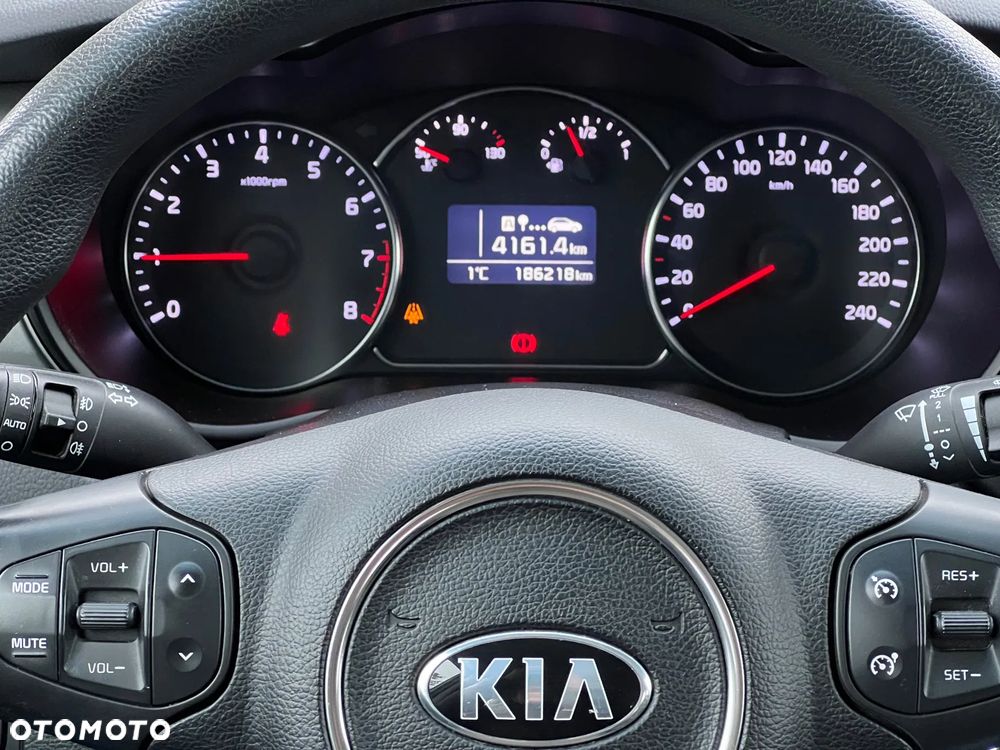 Kia Carens 1.6 GDI L - 21