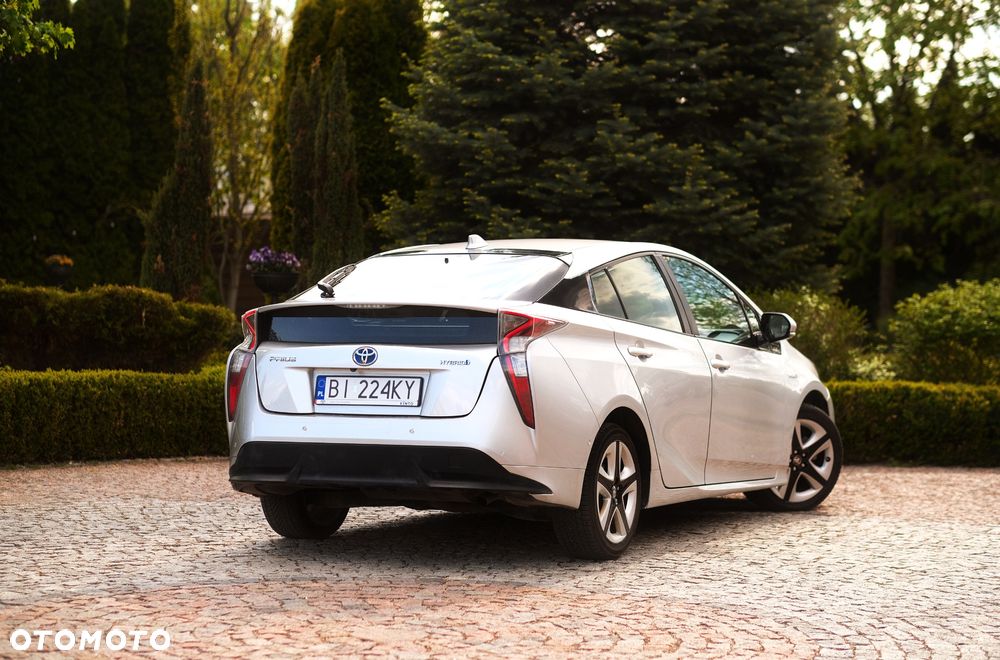 Toyota Prius (Hybrid) Executive - 8