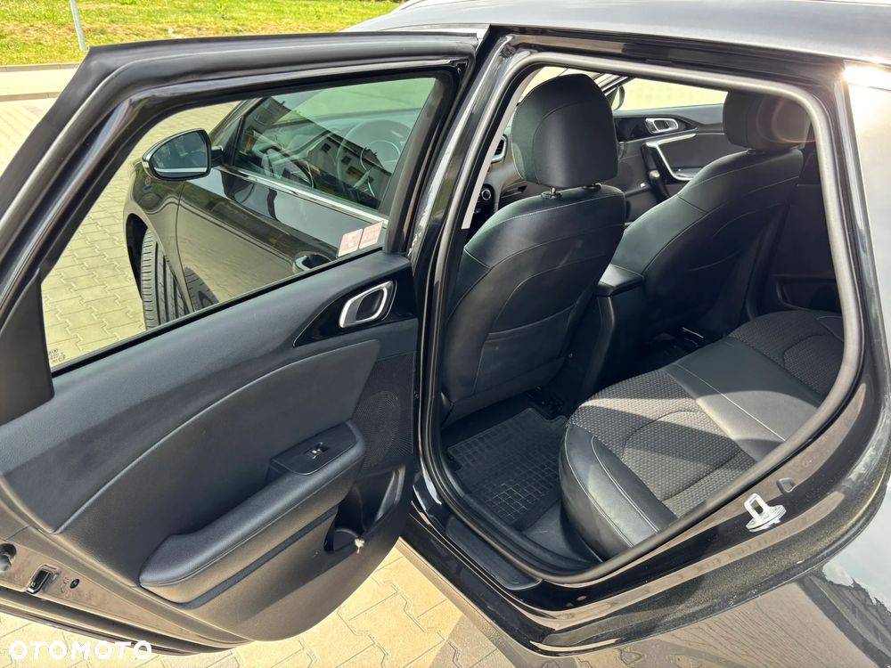 Kia Ceed 1.4 T-GDI L Business Line - 32
