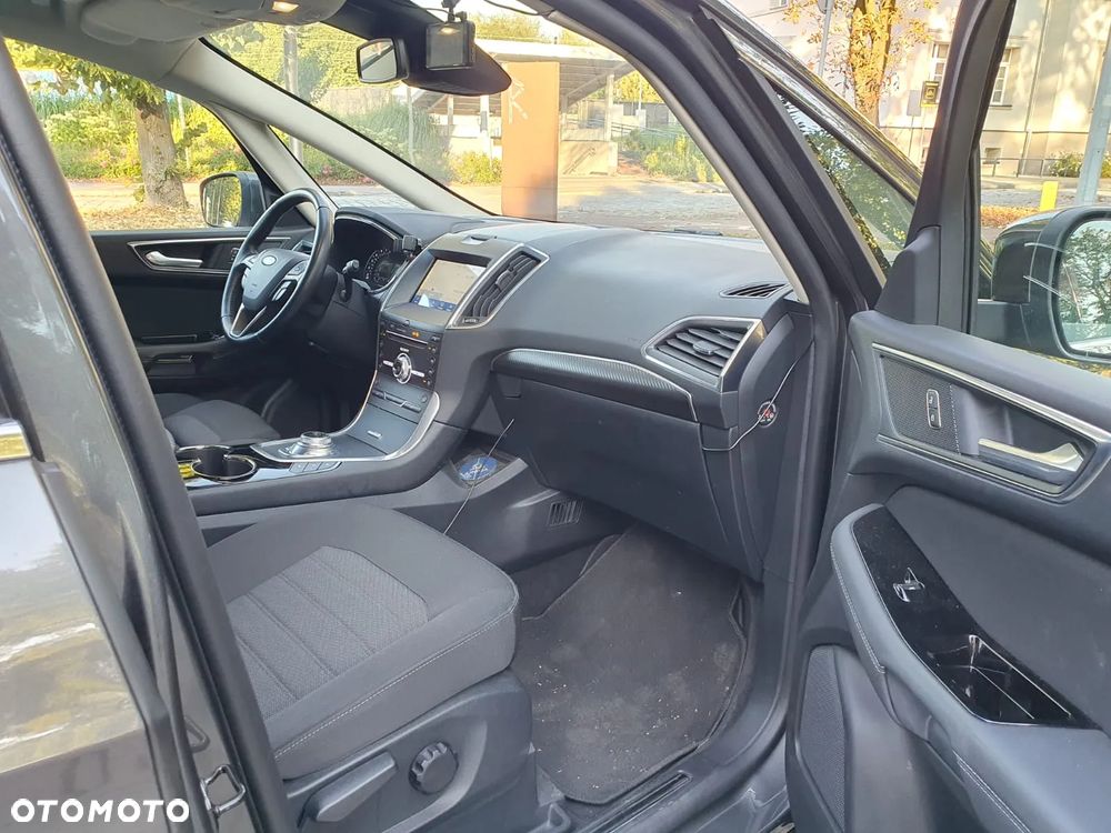 Ford S-Max - 11