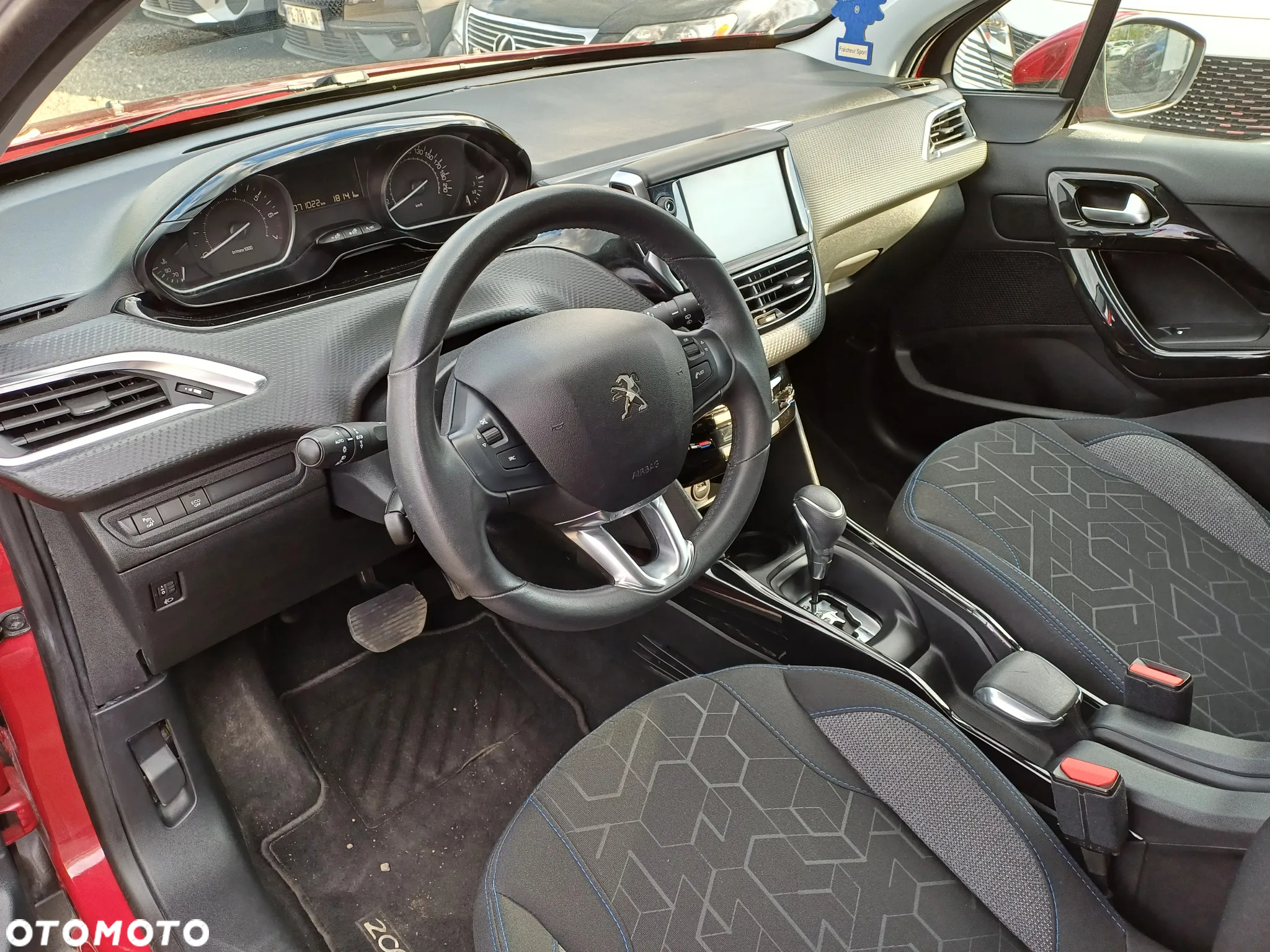 Peugeot 2008 1.2 Pure Tech GPF Signature S&S EAT6 - 12