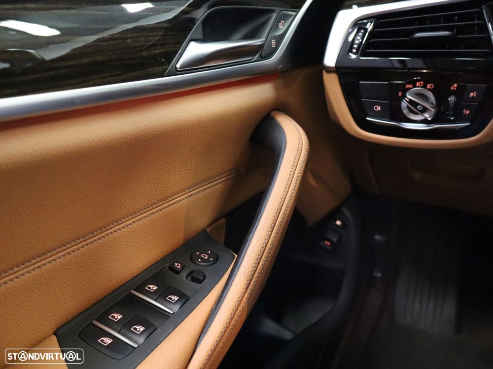 BMW 530 e Line Luxury - 17
