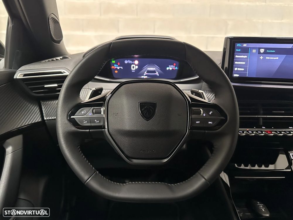 Peugeot 2008 1.2 PureTech Allure Pack EAT8 - 36