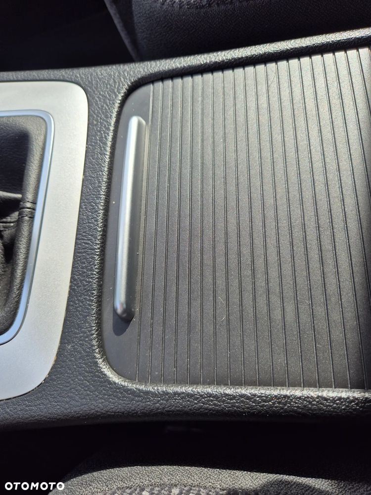 Volkswagen Passat 2.0 TDI DPF BlueMotion Technology Comfortline - 32