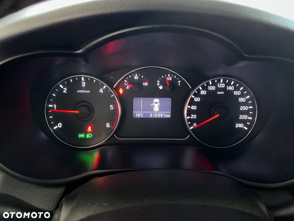 Kia Carens - 21