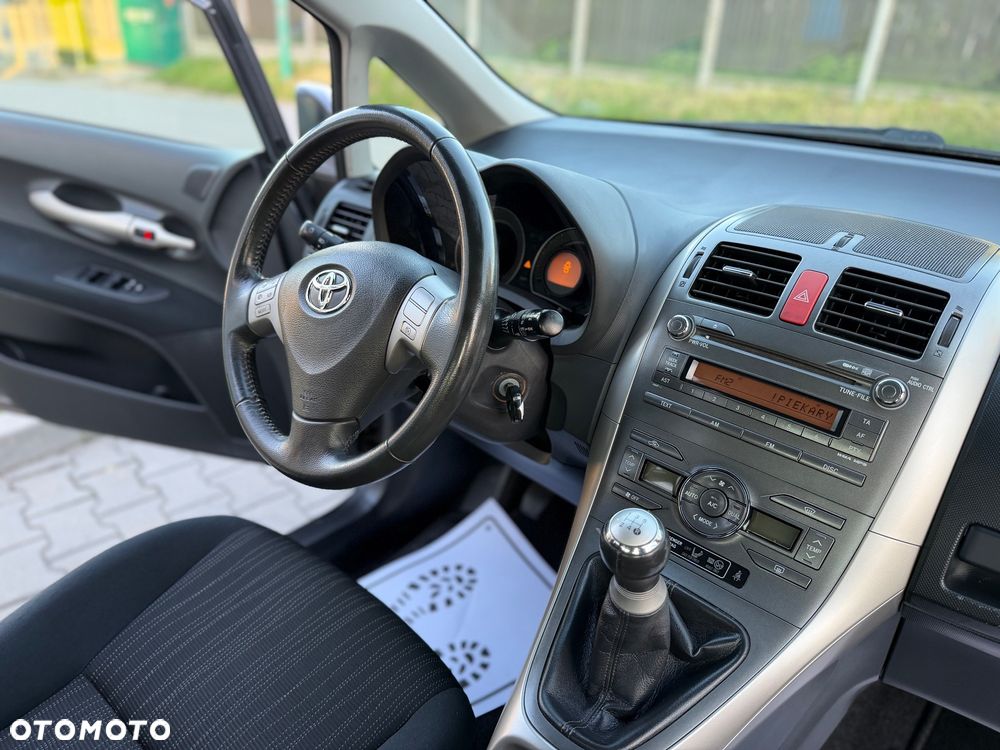 Toyota Auris 1.6 VVT-i Executive - 32