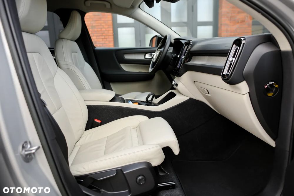Volvo XC 40 B4 AWD Ultimate Bright - 25