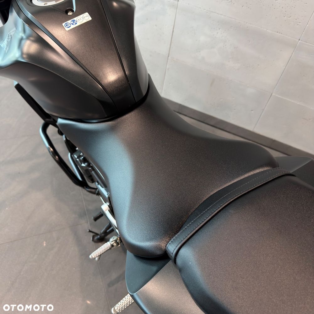Honda CB - 12