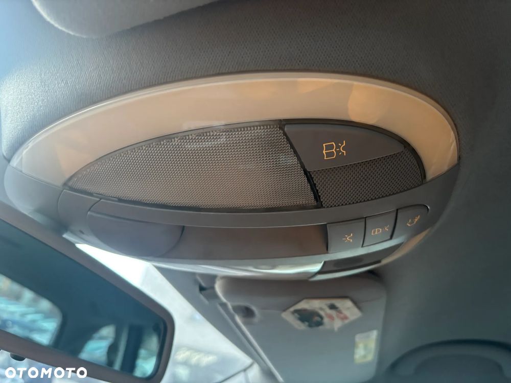 Mercedes-Benz Klasa E - 23