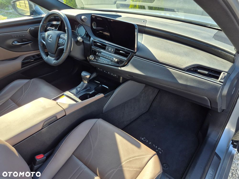 Lexus ES 300h Prestige - 15