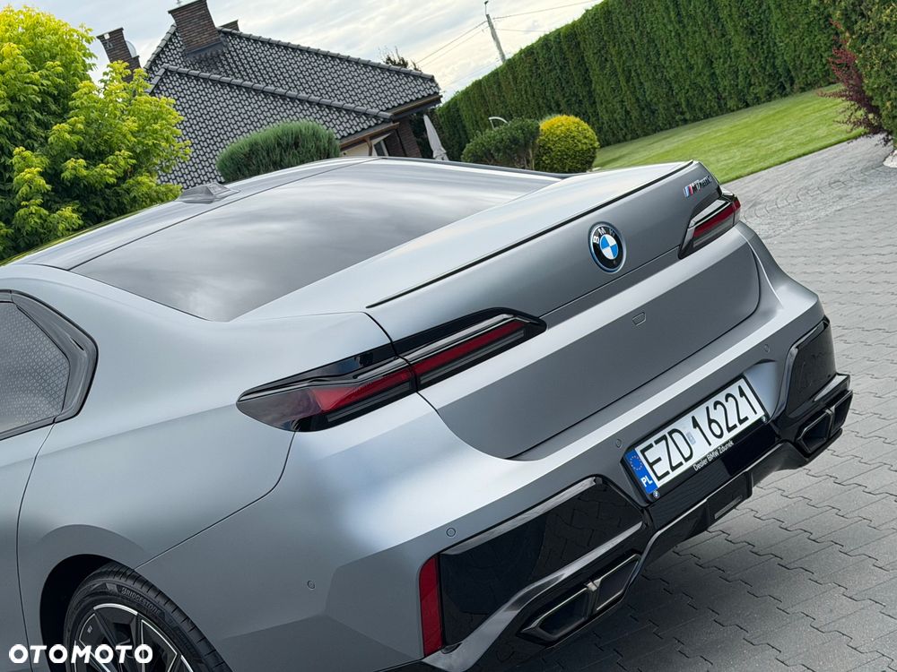 BMW Seria 7 M760e PHEV xDrive Individual Edition sport - 29