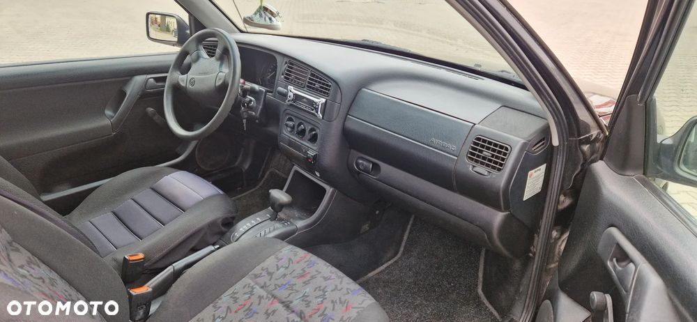Volkswagen Golf 1.8 GL - 8