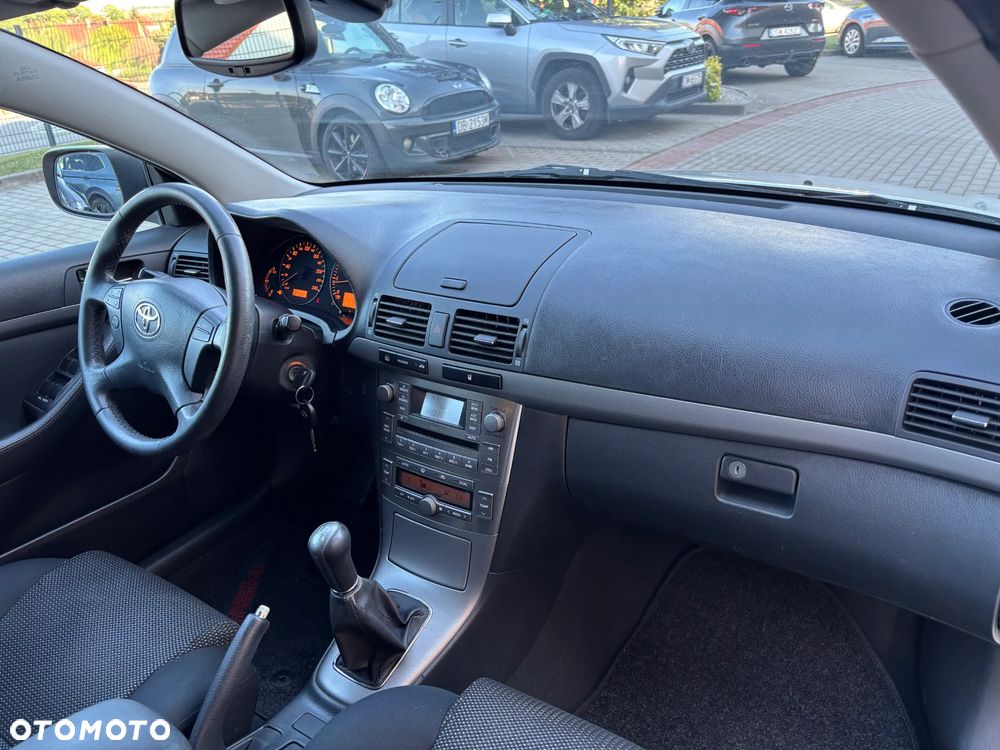 Toyota Avensis 1.8 VVT-i Executive - 23