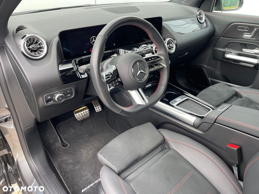 Mercedes-Benz GLA - 10