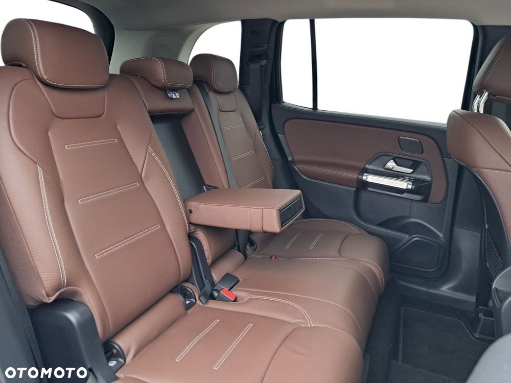 Mercedes-Benz GLB - 13